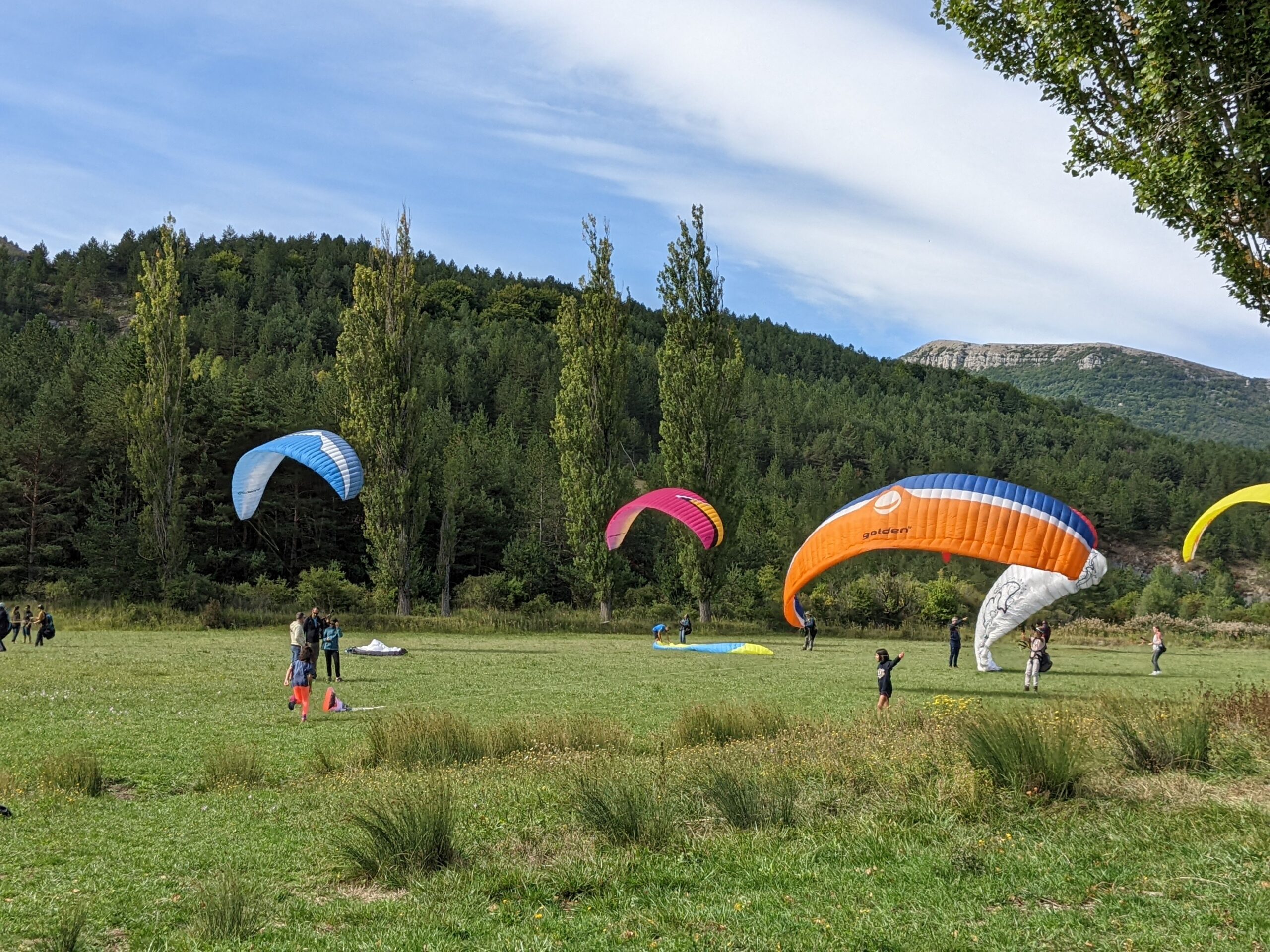 Advanced paragliding training in mountains