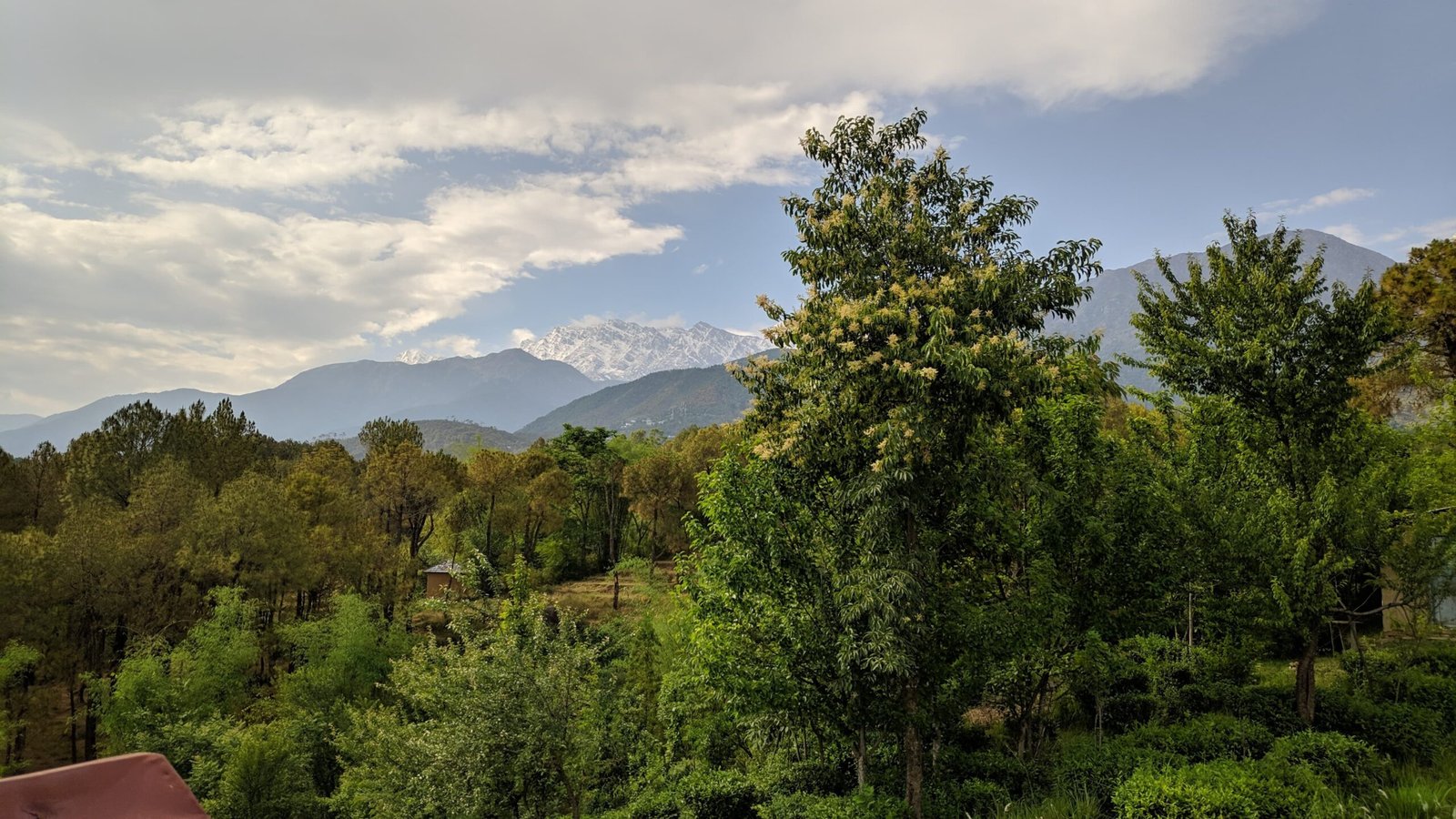 Mountain landscape around Bir Billing